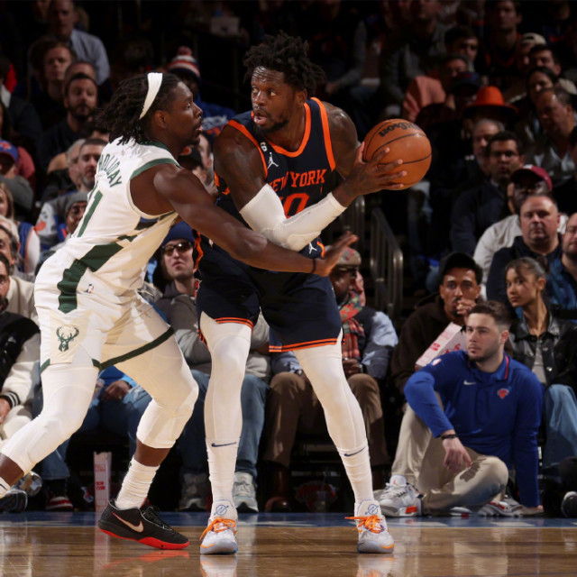 雄鹿翻盘尼克斯，胡金秋高光表现