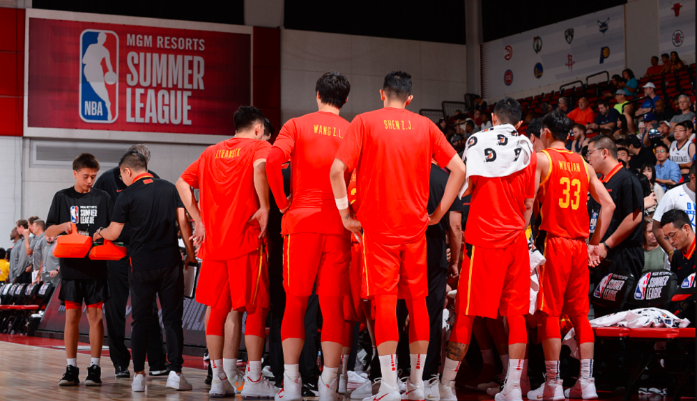 猛龙轻取灰熊，易建联带队取胜