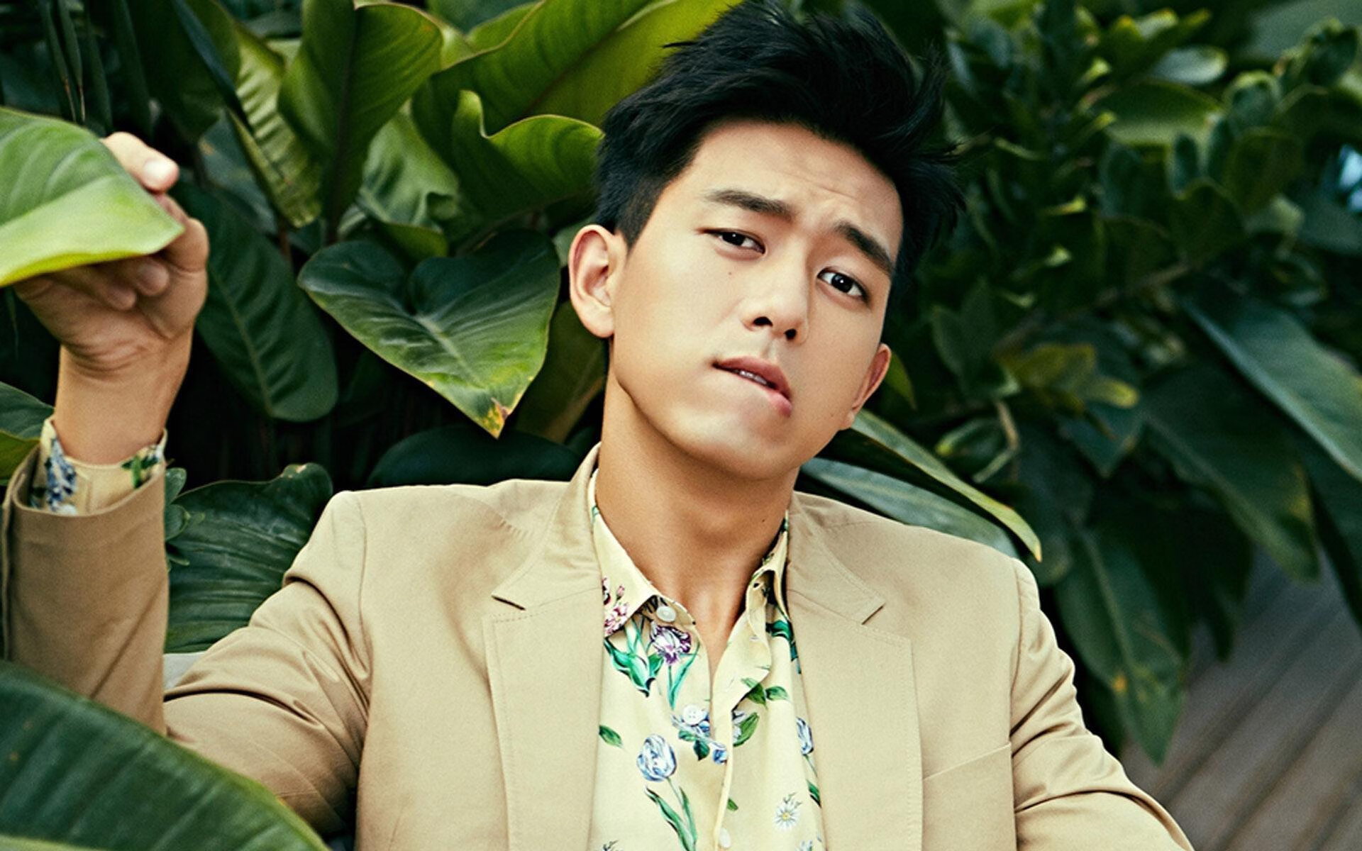 决胜时刻的转身一击,交易后的詹姆斯率76人射落太阳